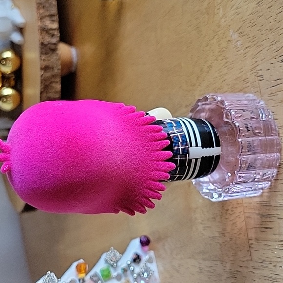 Harajuku Lovers Music Bottle with Pink Hair and Plaid Outfit - Picture 3 of 3